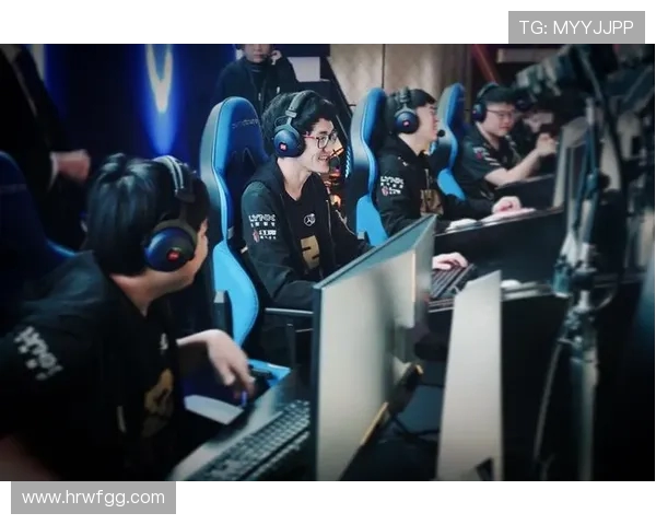 RNG战队的蜕变历程与荣耀追寻：英雄联盟的奋斗与坚持