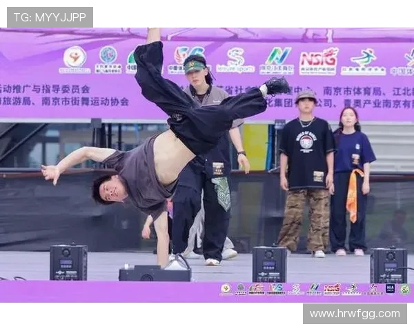南京街舞队在滑板精英赛中的拼搏历程与梦想追逐之路 南京街舞队在滑板精英赛中的拼搏历程与梦想追逐之路