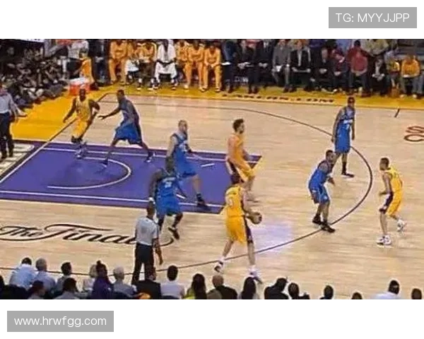 武汉羽毛球队区域防守创新之路：重塑战术与团队协作的成功案例分析