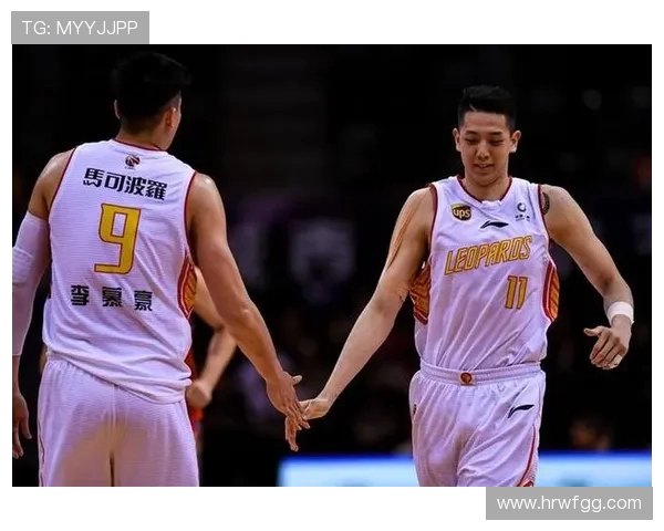 深圳篮球队与上海篮球队赛后复盘分析灵活性表现与战术调整 深圳篮球队与上海篮球队赛后复盘分析灵活性表现与战术调整