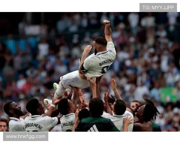 本泽马重返赛场展现传奇风采球迷期待他再次引领球队辉煌