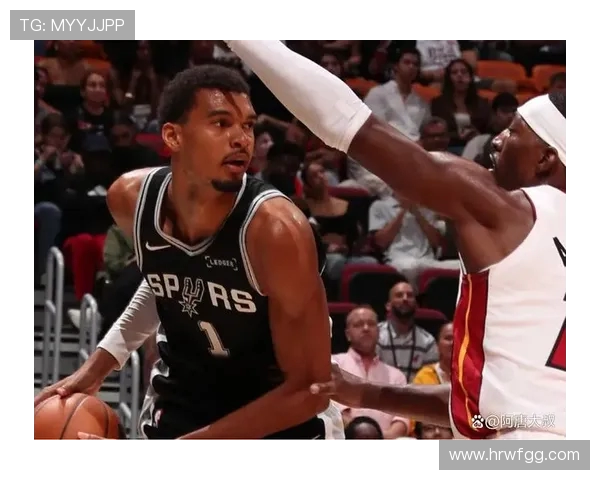 火箭队与马刺队激战正酣23日赛场精彩对决引人瞩目