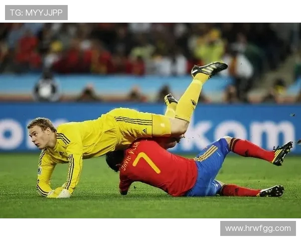 诺伊尔：从守门员到传奇，足球场上的不朽神话与荣耀之路