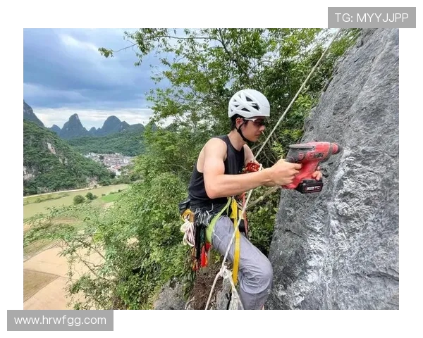 攀岩之巅：深入探索上海攀岩队的力量与激情