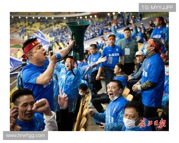 武汉足球队技术争议引发热议球迷与专家各执己见探讨战术问题